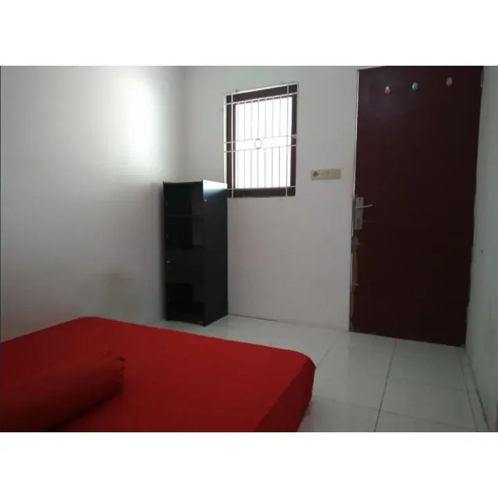 Foto Kamar B (Deluxe Room)  Kost Surabaya